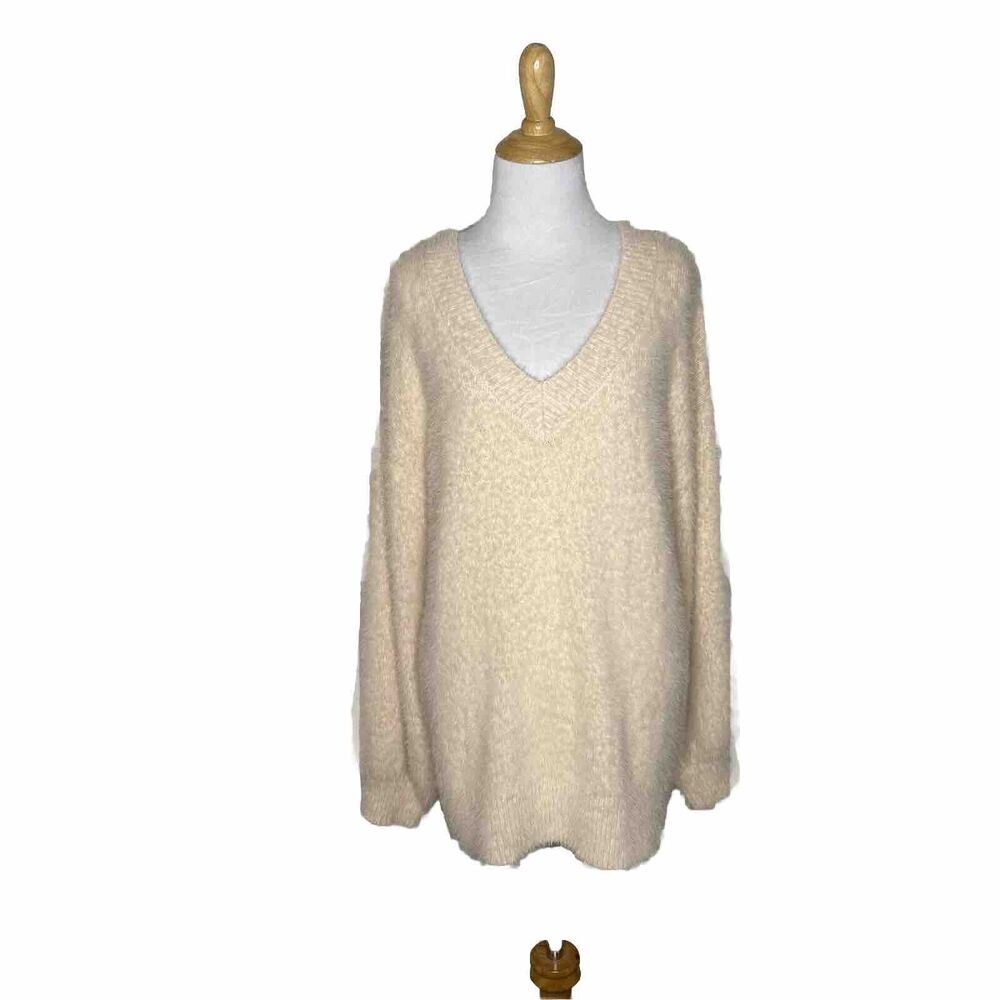 Andree by Unit Sweater Cream Fuzzy V neck Sweater Balloon Sleeve. Size Small.